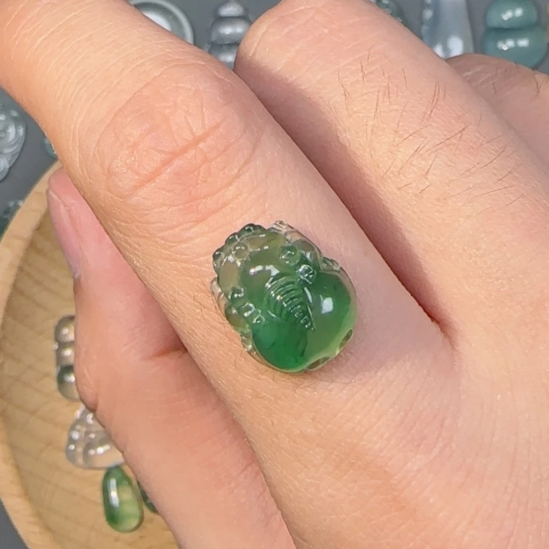 颈饰未镶嵌翡翠貔貅