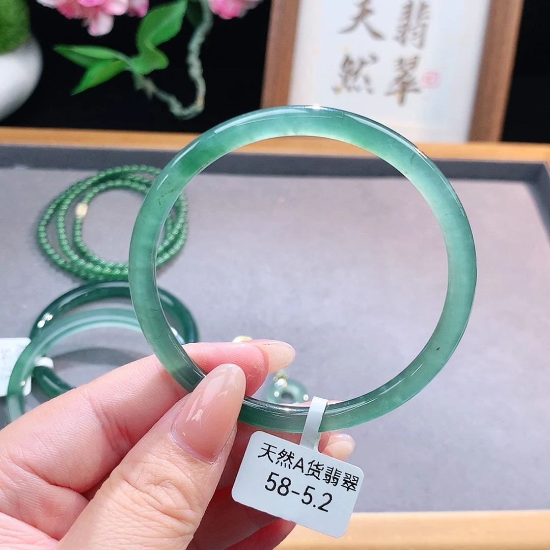 未镶嵌手镯（圆镯）翡翠