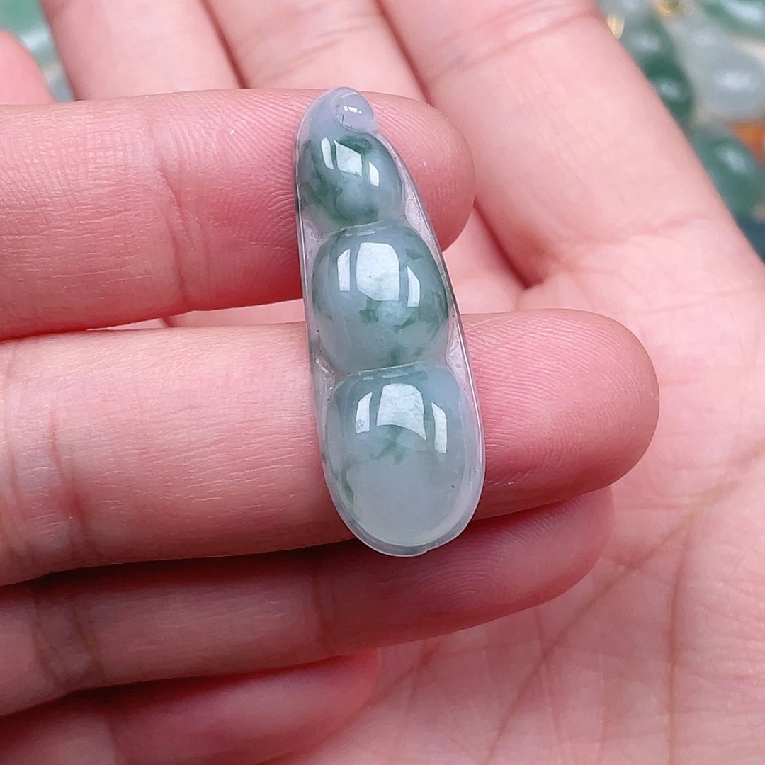 翡翠未镶嵌颈饰豆子