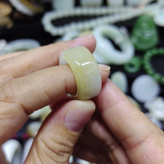 和田玉（糖玉）未镶嵌颈饰