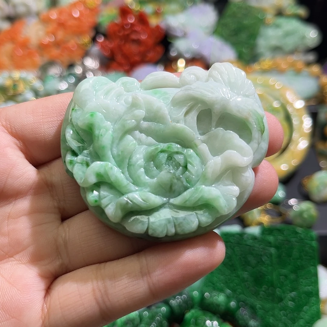 翡翠未镶嵌颈饰待编织