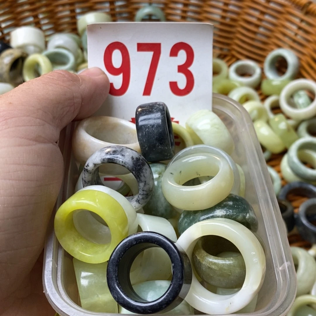 蛇纹石玉挂坠未镶嵌