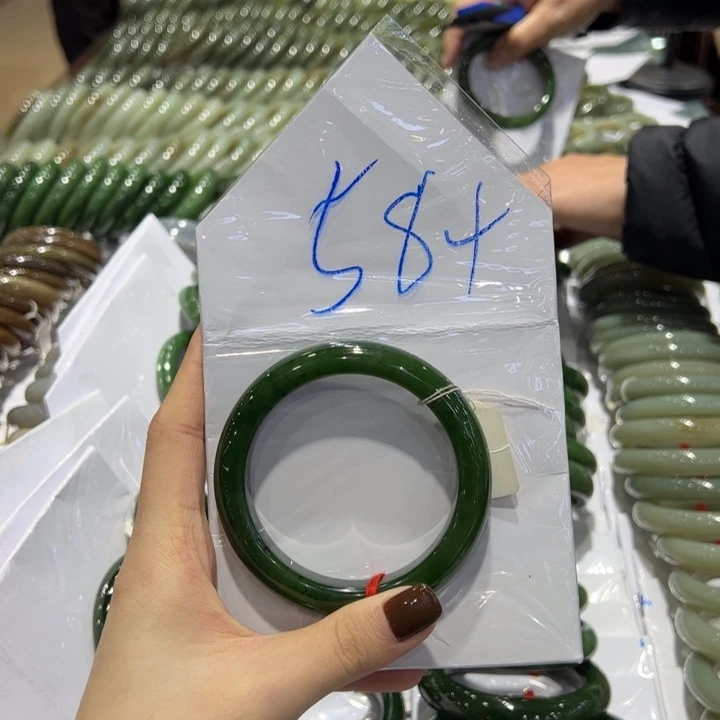 和田玉（糖玉）手镯未镶嵌咯*大