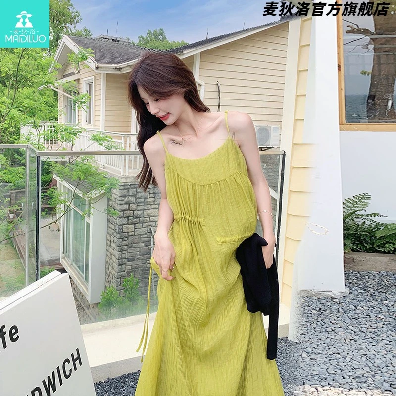 绿色海边度假无袖吊带连衣裙女夏2025新款松弛感韩系气质沙滩长裙