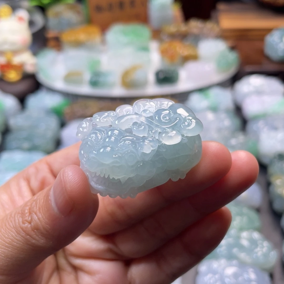 翡翠未镶嵌颈饰貔貅