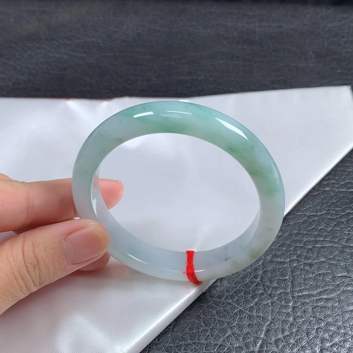 用***6翡翠未镶嵌手镯