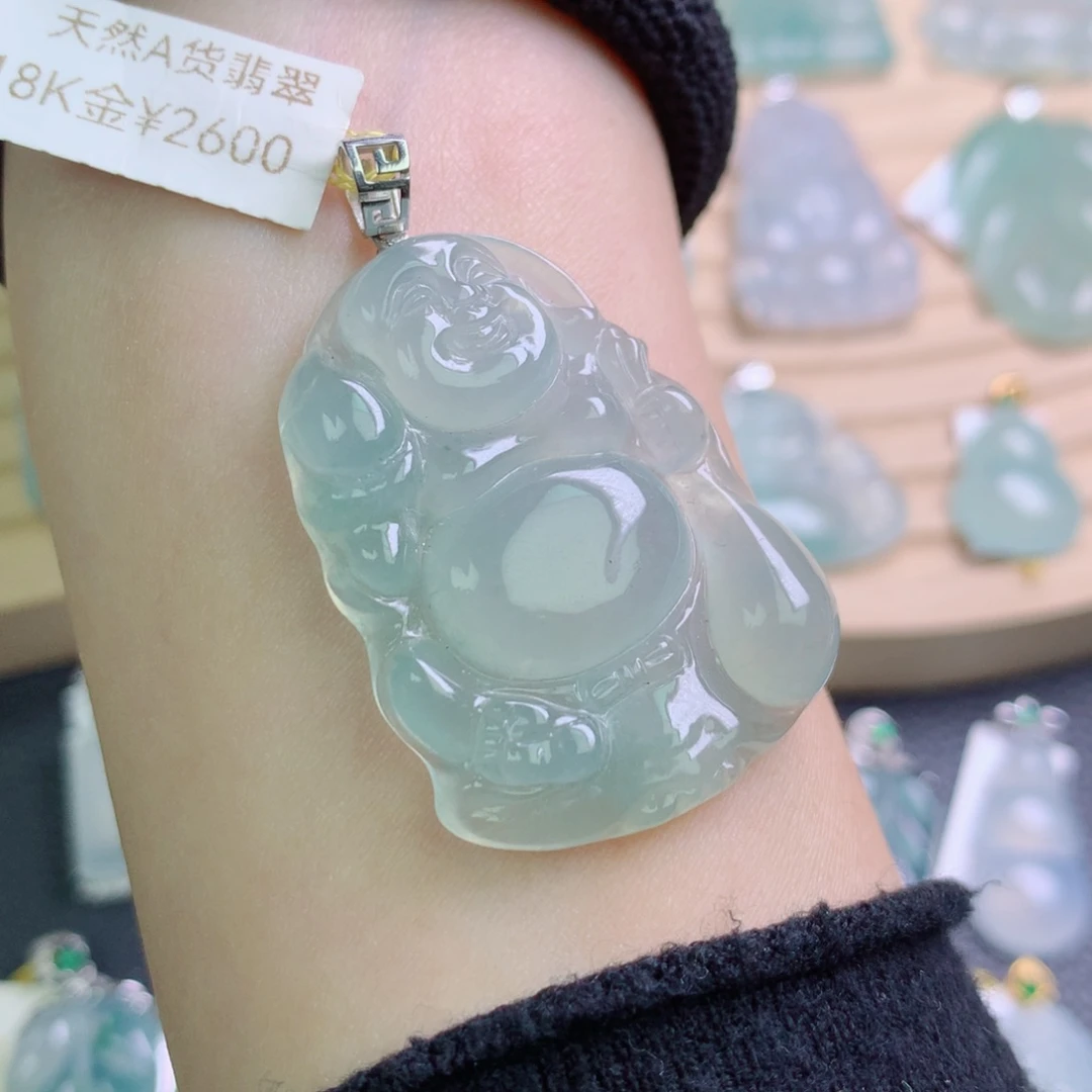 翡翠18K金镶嵌颈饰吊坠