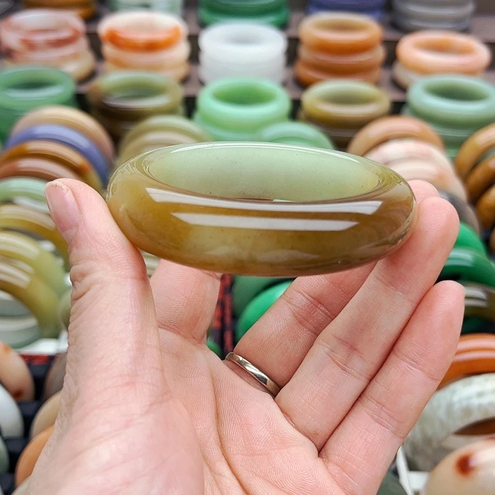 未镶嵌手镯（圆镯）石英质玉