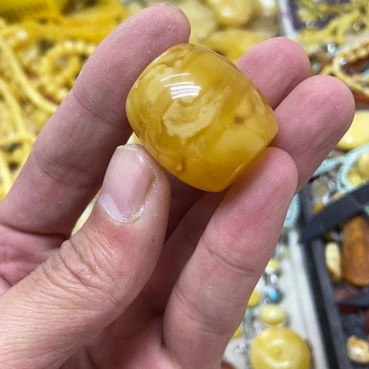 A***0蜜蜡未镶嵌裸石吊坠