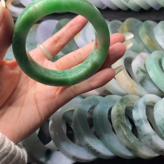 定制翡翠未镶嵌手镯