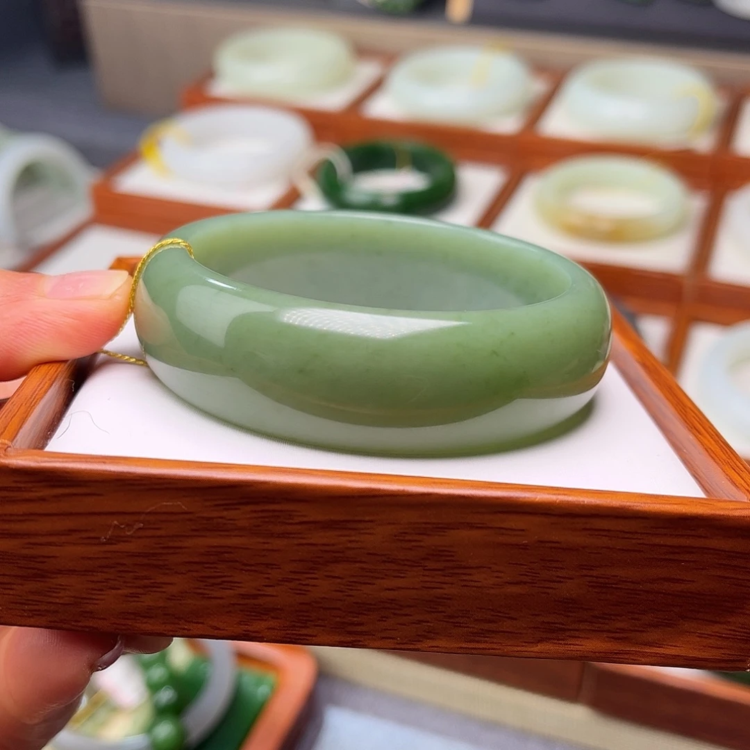 和田玉未镶嵌手镯58