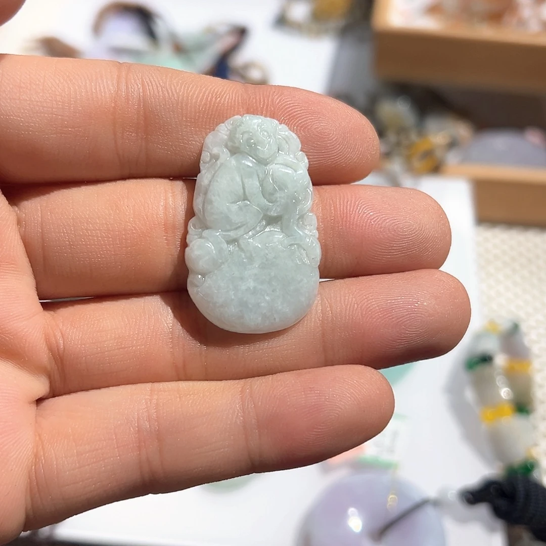 翡翠未镶嵌颈饰挂件