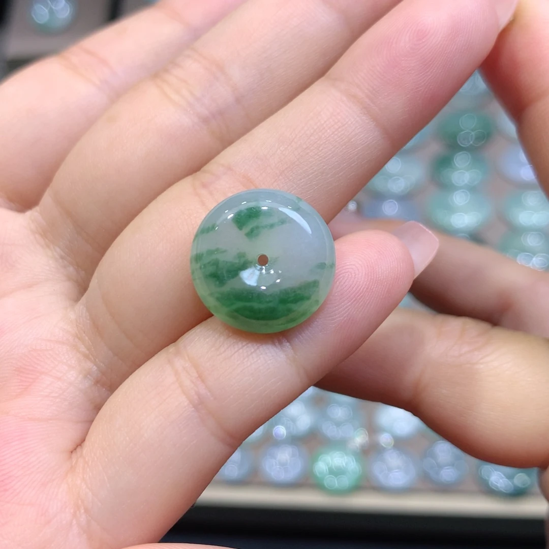 翡翠未镶嵌颈饰平安扣 15.8*6