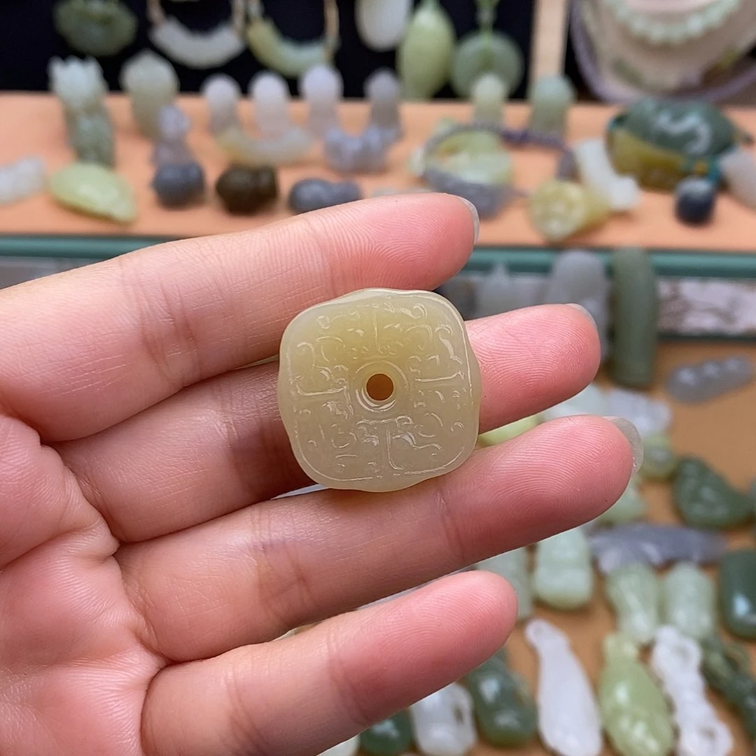 颈饰未镶嵌和田玉