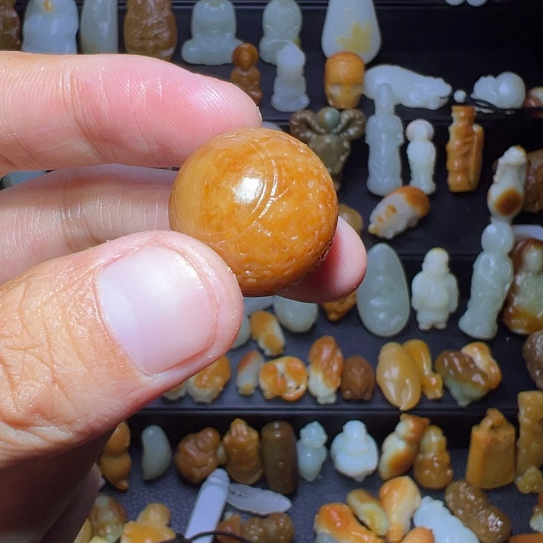 T***e和田玉未镶嵌颈饰