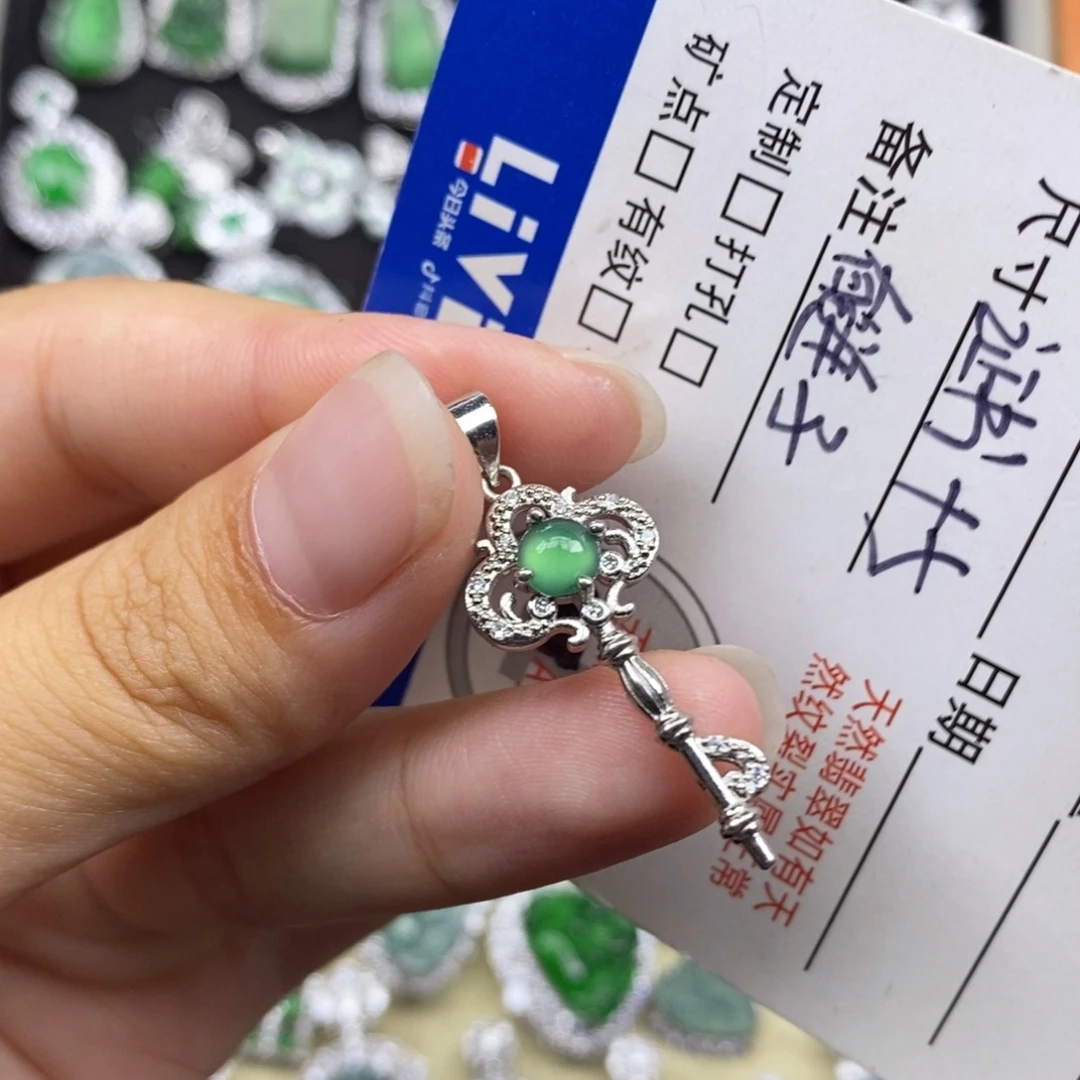 翡翠未镶嵌颈饰天然
