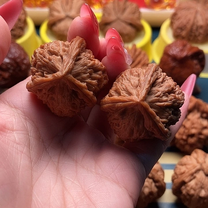 把件文玩核桃水龙纹三棱 小手捻 34