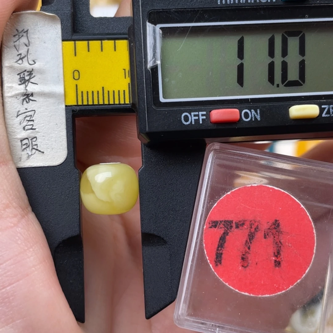 8****蜜蜡未镶嵌珠宝奇石