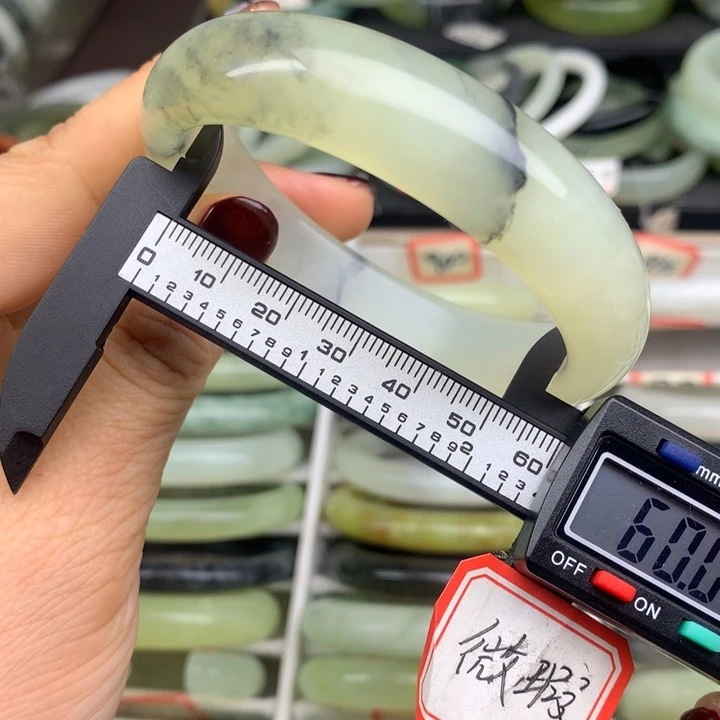 蛇纹石玉未镶嵌手镯909