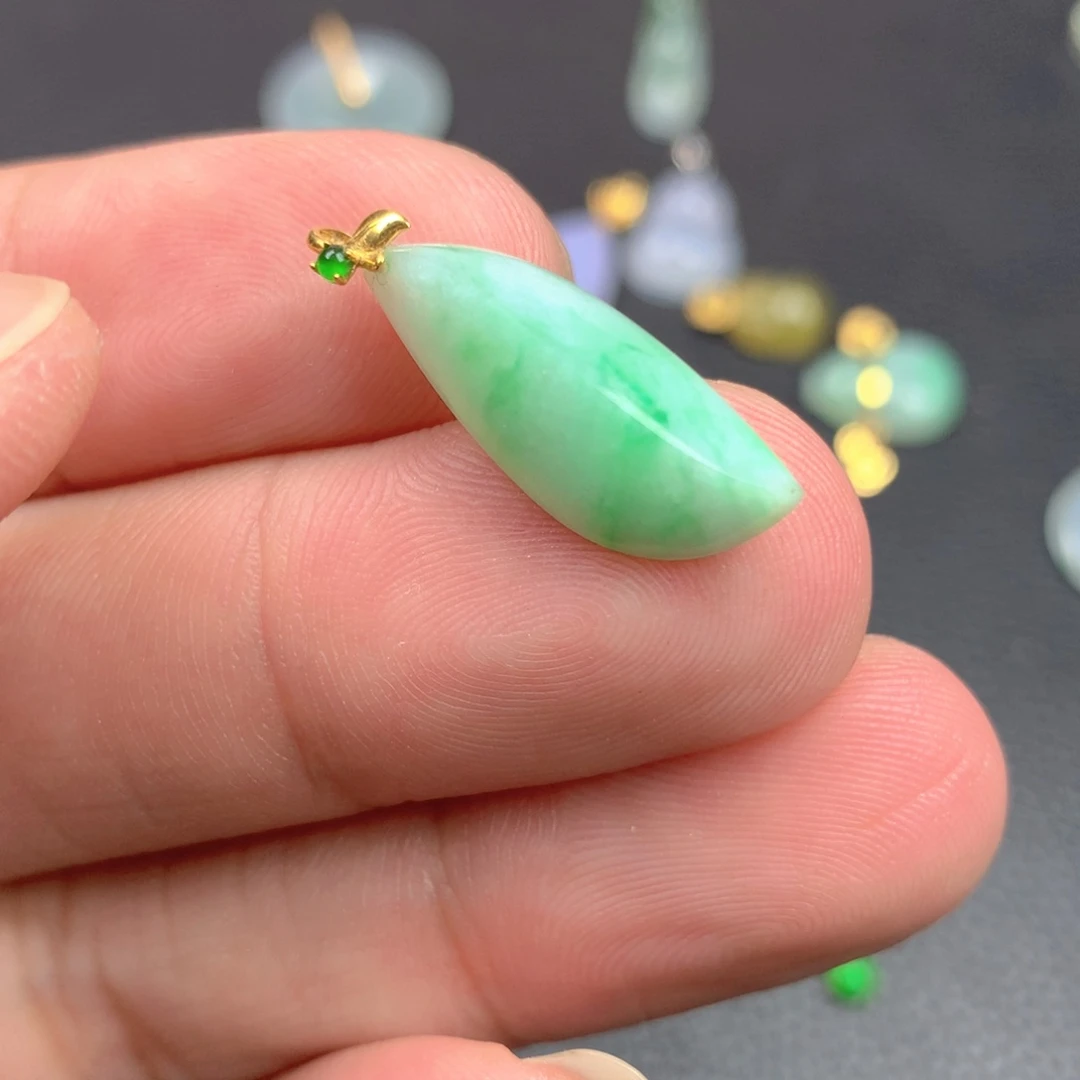 【闪购商品】翡翠18K金镶嵌颈饰y***?翡翠