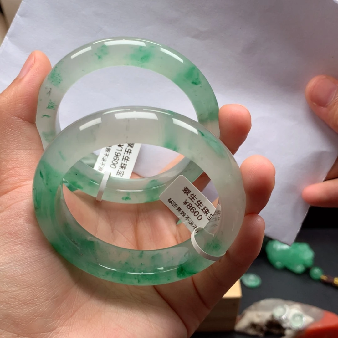 【闪购商品】石英质玉手镯未镶嵌小*