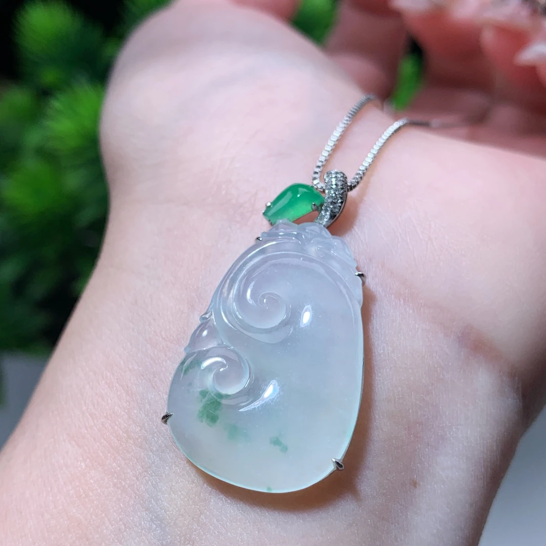 天然缅甸翡翠18K如意吊坠、尺寸33.2×17.9×4.5