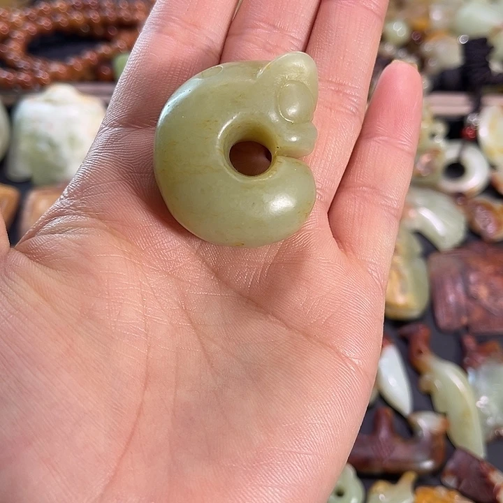 岫岩老玉（透闪石质玉）未镶嵌颈饰