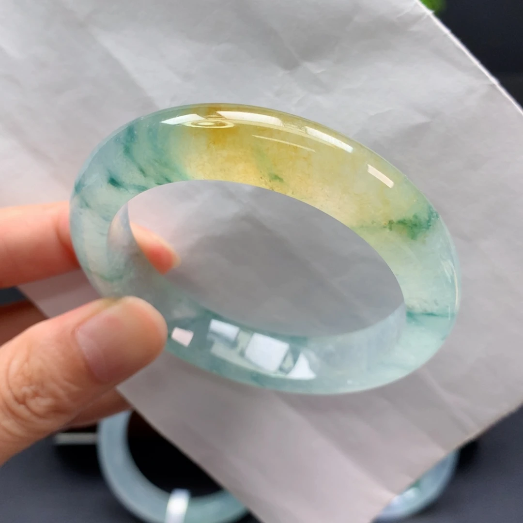 翡翠手镯未镶嵌翡翠手镯