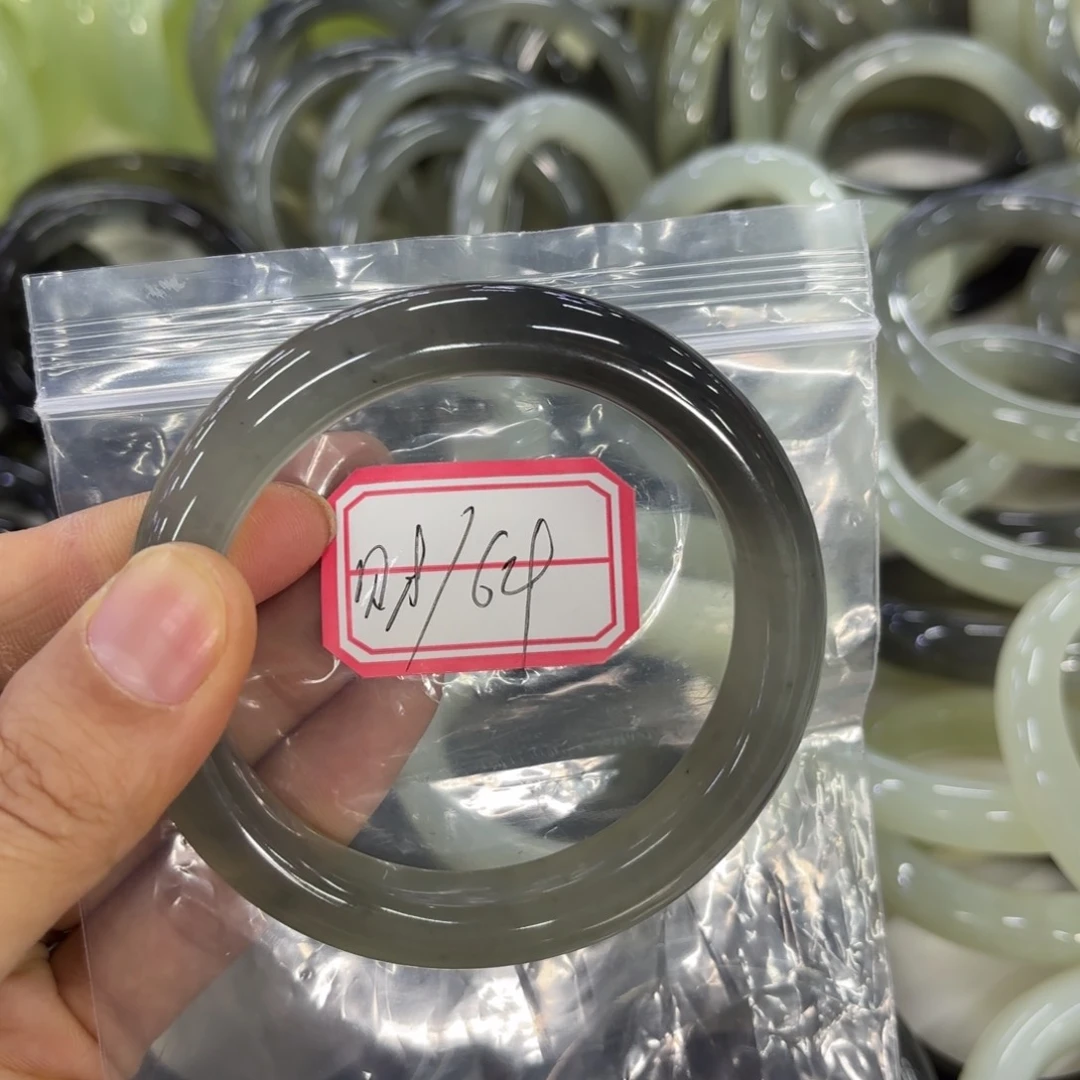 蛇纹石玉未镶嵌手镯程*小