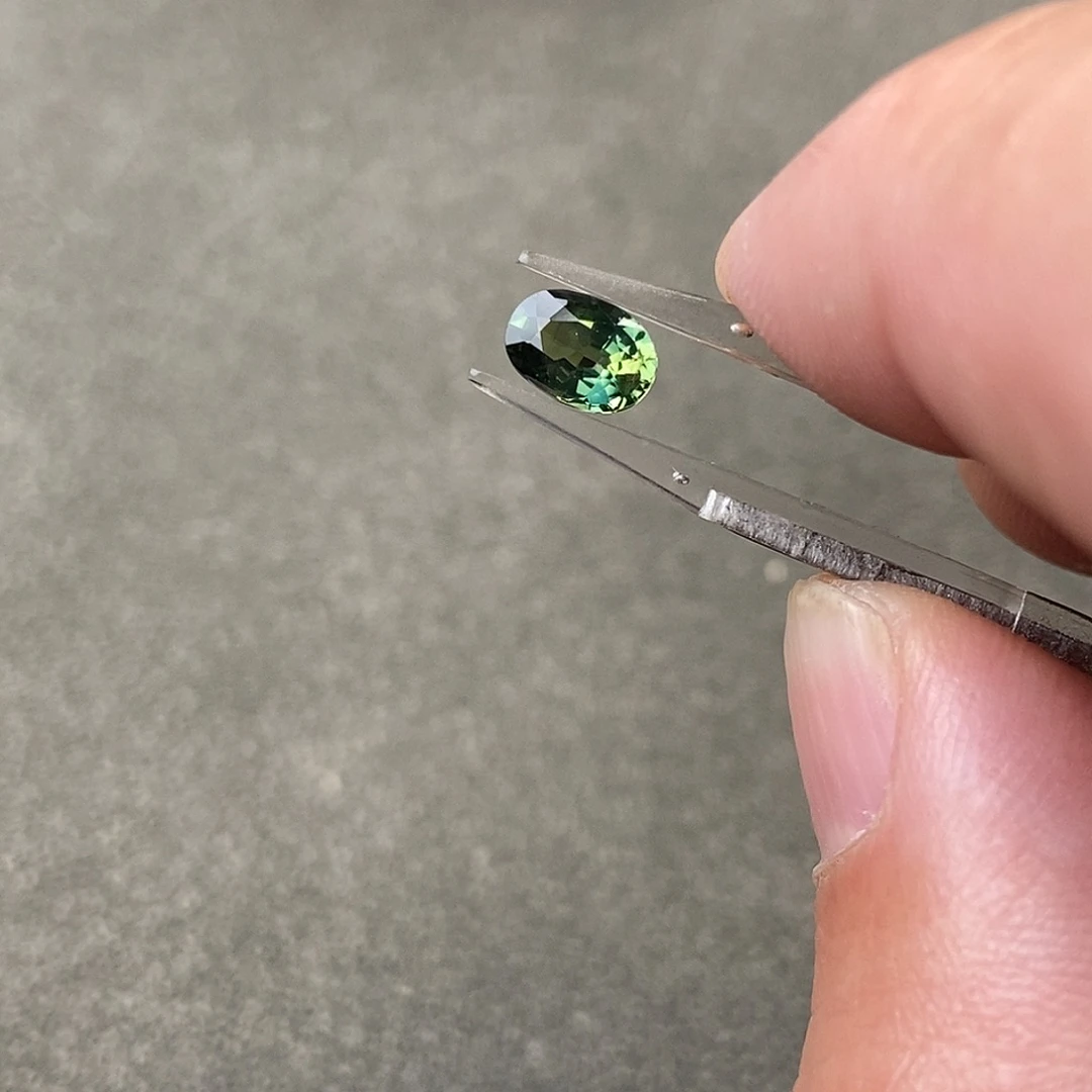 蓝宝石裸石未镶嵌