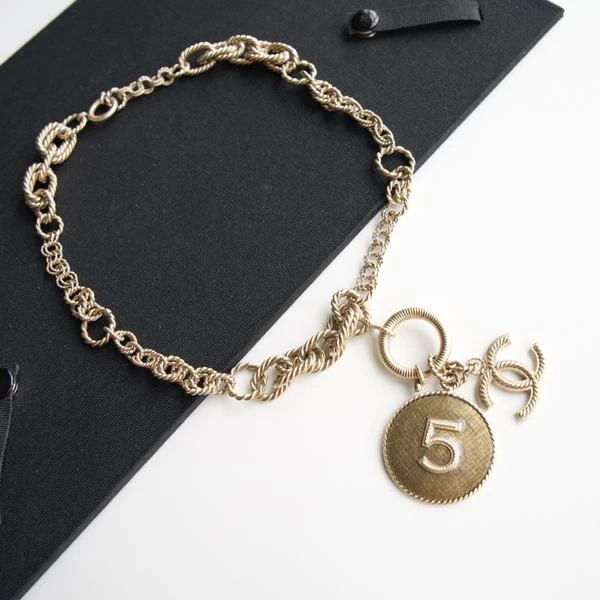 Chanel 珐琅5字圆盘双C吊坠项链