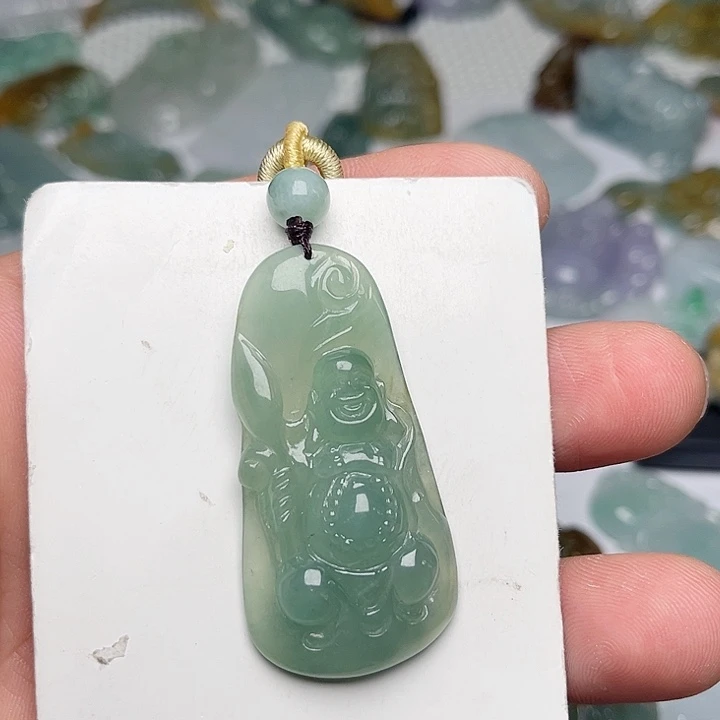 翡翠颈饰未镶嵌佛