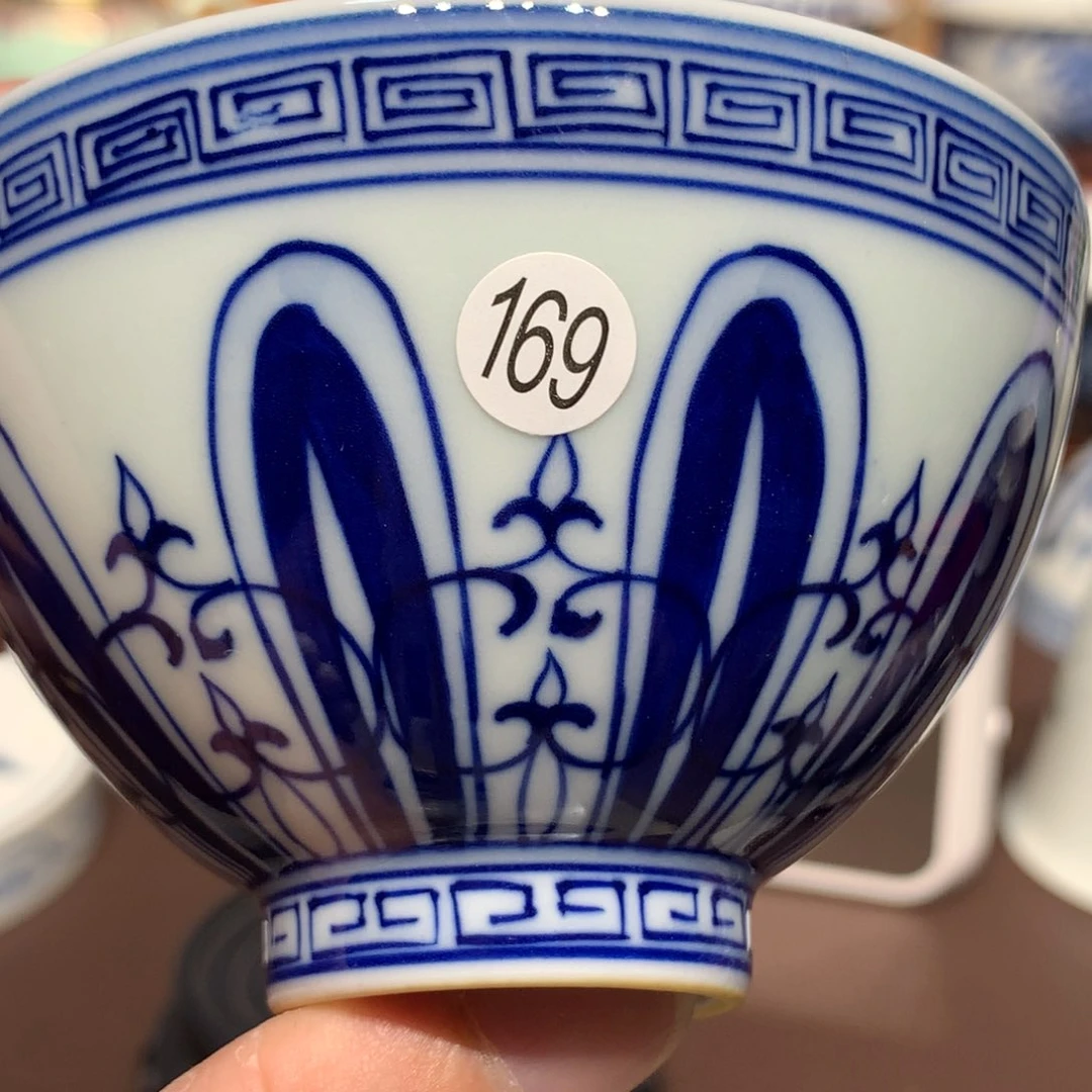 169青花宝相鸡心杯