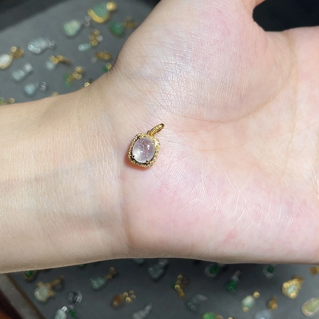 翡翠18K金镶嵌颈饰翡翠