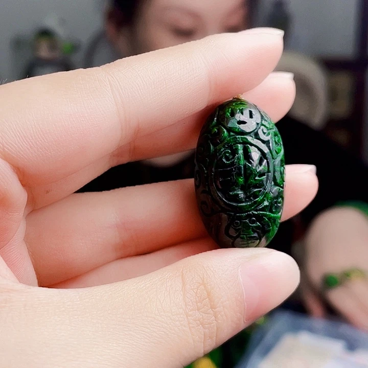 翡翠18K金镶嵌颈饰多样性