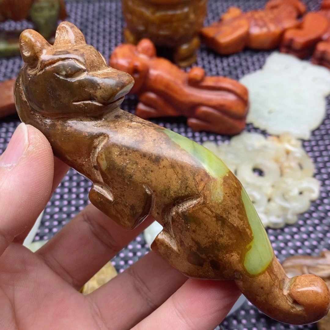 蛇纹石玉颈饰未镶嵌