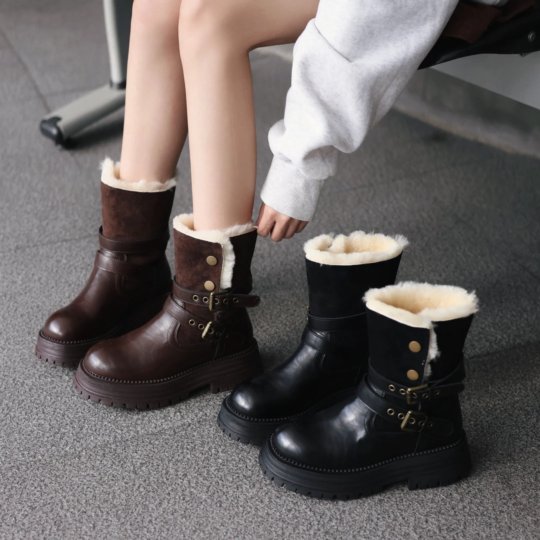 冬季新品经典时尚百搭休闲马丁靴气质软底英伦风冷粘工艺0636