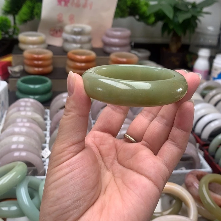 石英质玉未镶嵌手镯