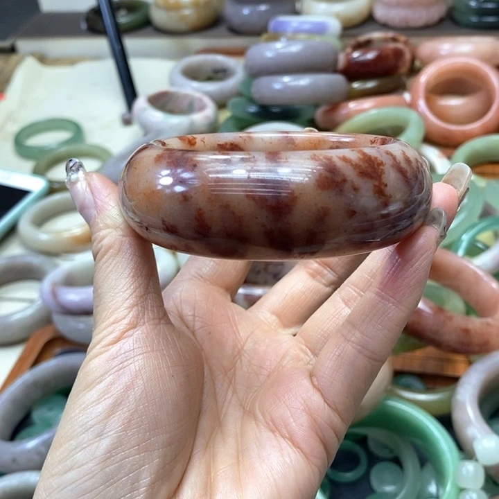 未镶嵌佘太翠石英质玉夢****