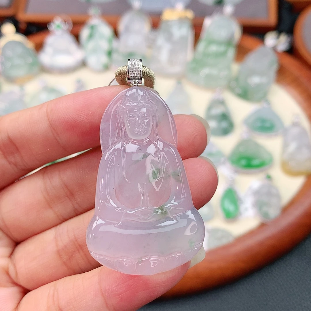 颈饰18K金镶嵌翡翠素衣观音