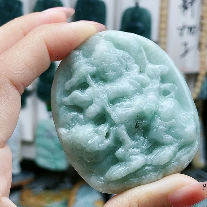 颈饰足铂镶嵌翡翠翡翠