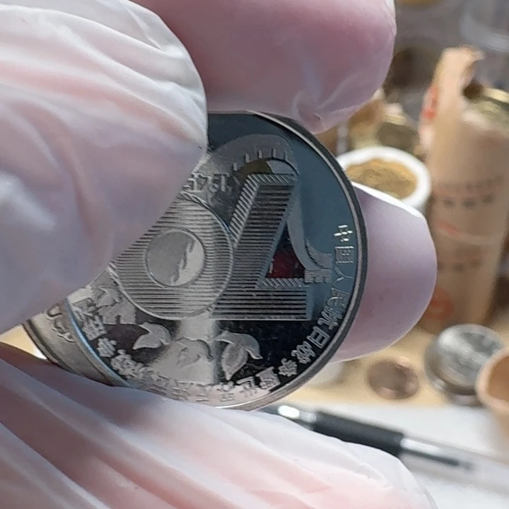 其他普通金属千禧龙币