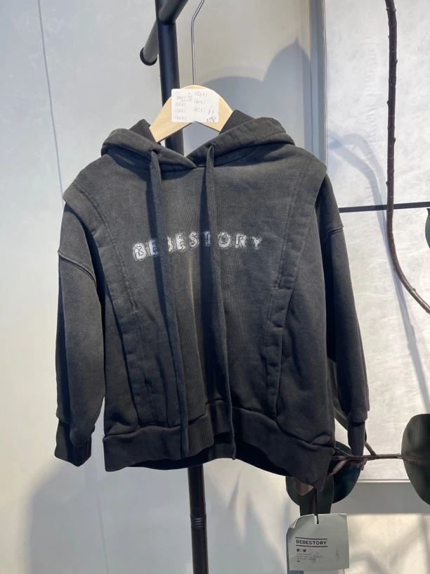 6027 黑色连帽卫衣