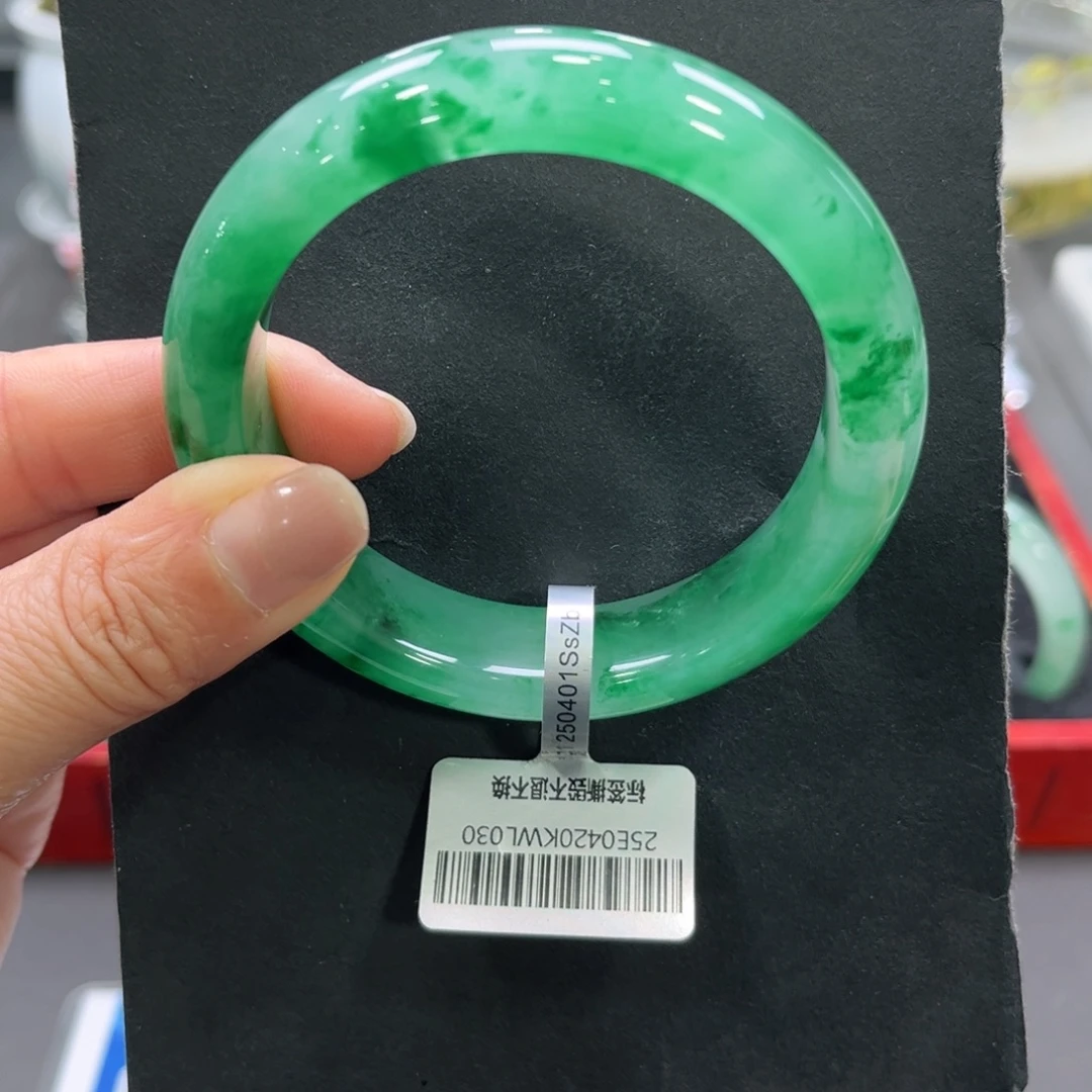 相***己石英质玉（非洲翠）未镶嵌手镯➕小玥58