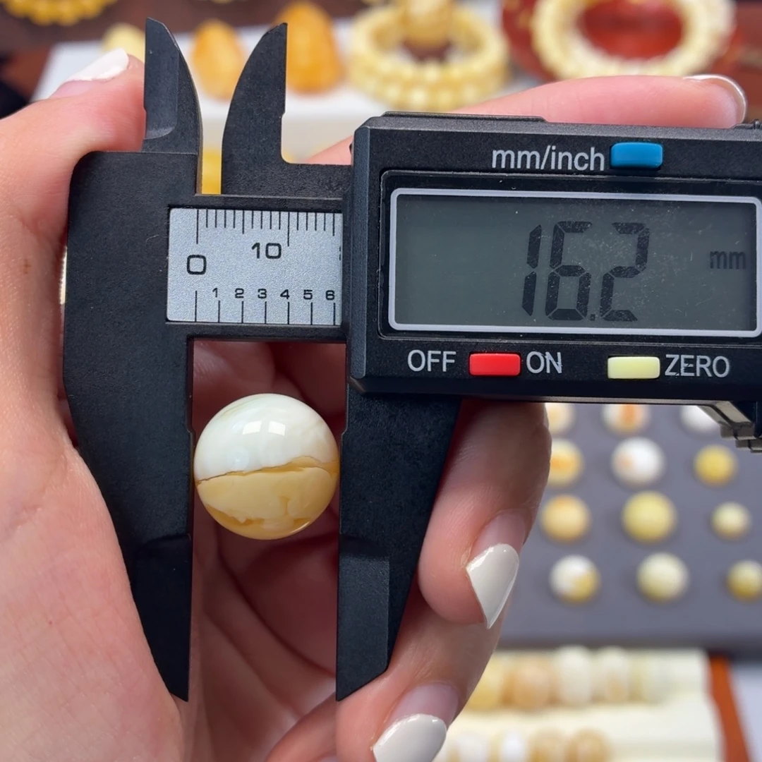 琥珀未镶嵌裸石俄料16mm