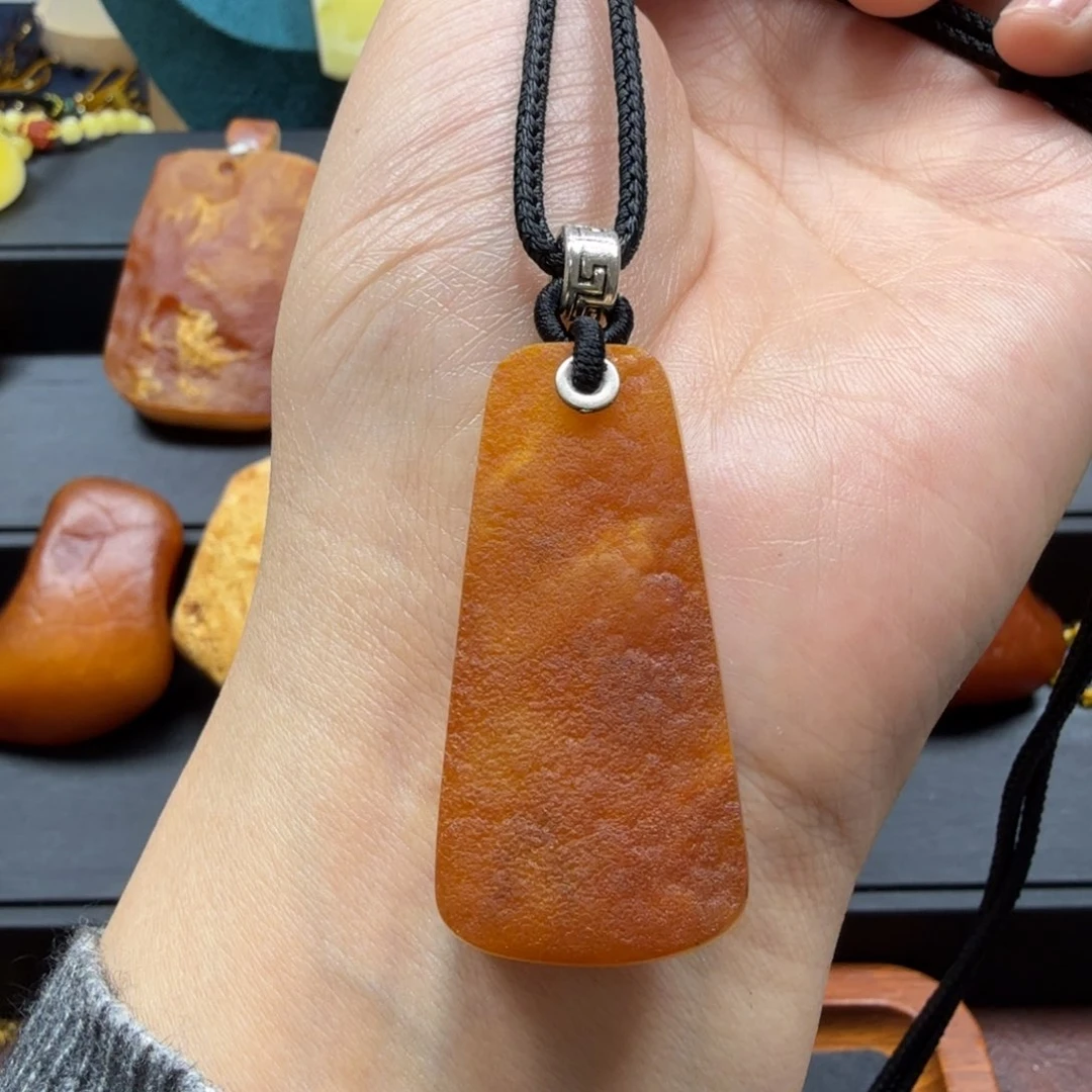 琥珀吊坠(赠链)未镶嵌