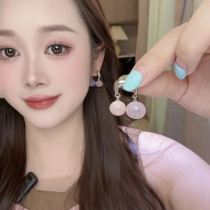 铜合金玻璃耳饰 粉色多巴胺球球吊坠耳钉女气质温柔设计感耳环