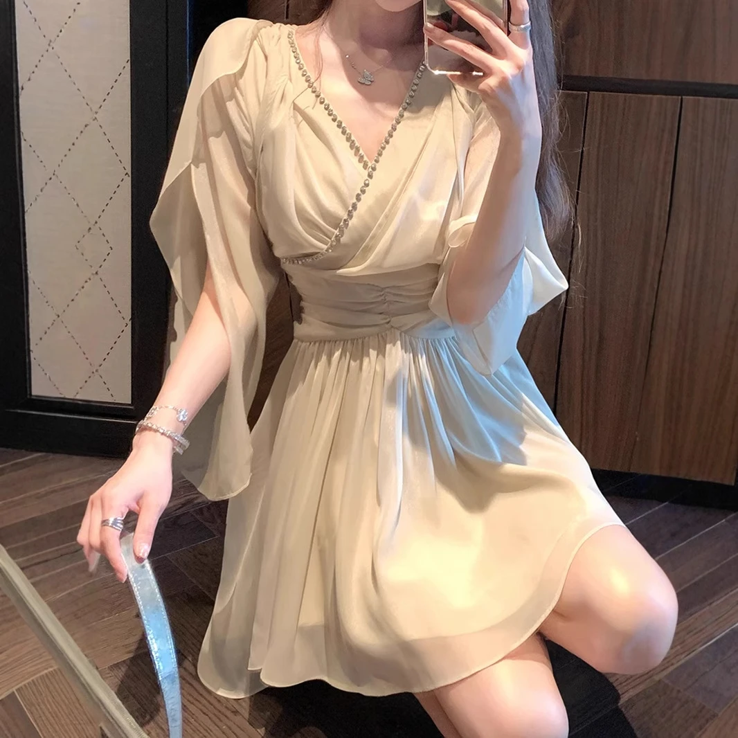 显瘦气质时尚性感小众设计感法式v领泡泡袖高腰收腰夏装轻熟连衣