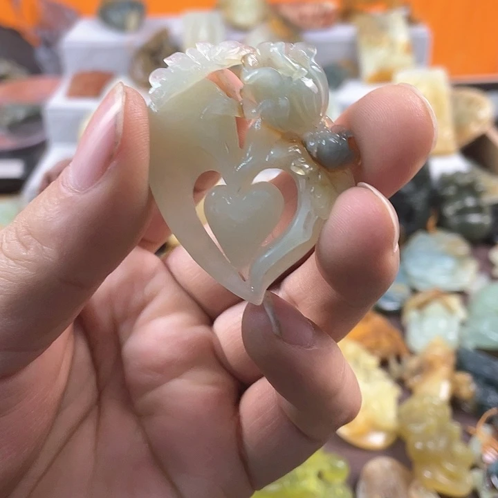 蛇纹石玉颈饰未镶嵌