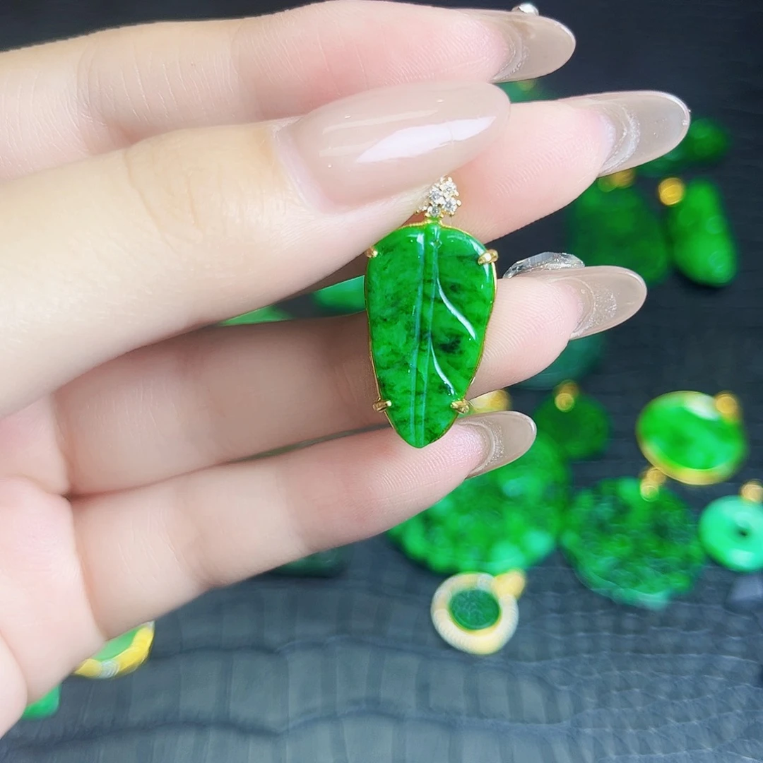 颈饰银S925镶嵌翡翠多样性